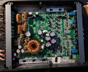 Pioneer GM-D8604 Innenansicht.jpg