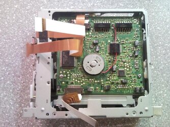 Sony_CDX_U8000_RDS_CD-LW_unterseite.jpg