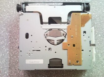 Sony_CDX_U8000_RDS_CD-LW_oberseite.jpg