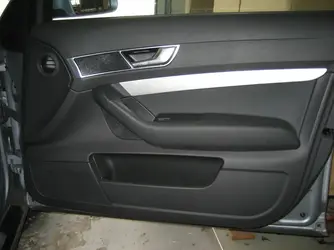 Audi-A6-BJ06Tuer24.webp