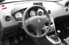 peugeot308swcockpitbild4.jpg