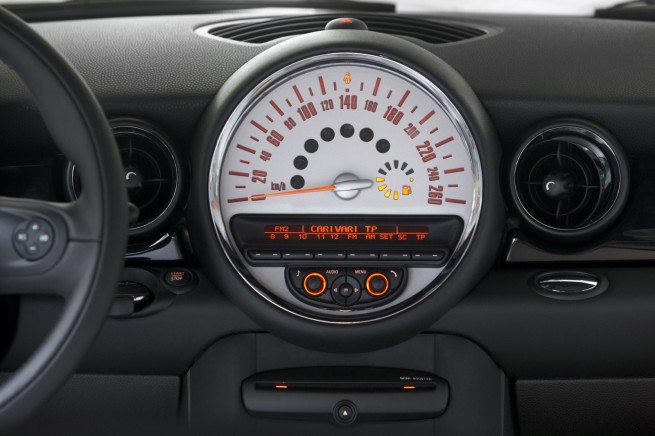 MINI-Cooper-S-R56-LCI-Interieur-031-655x436.jpg